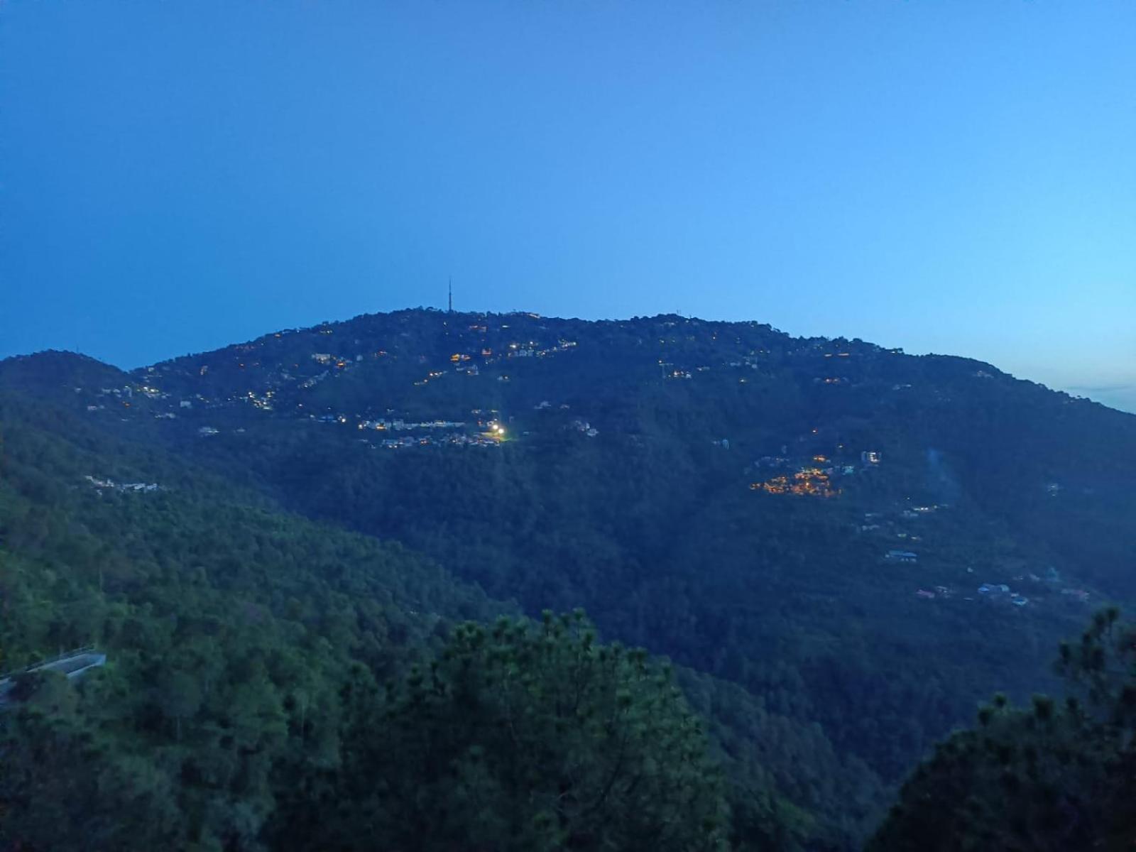 The Western Heights I Serviced Apartments I Pvt Balcony I Lift I Peacefull Area I Family Accomodation I Kasauli I By Exotic Stays Ngoại thất bức ảnh